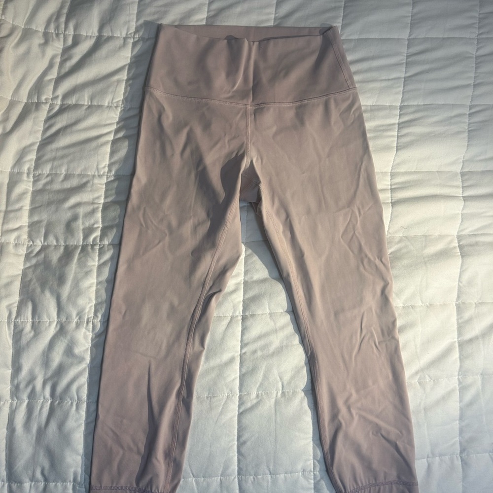 Pick capris lululemon leggings, size 6, good condition